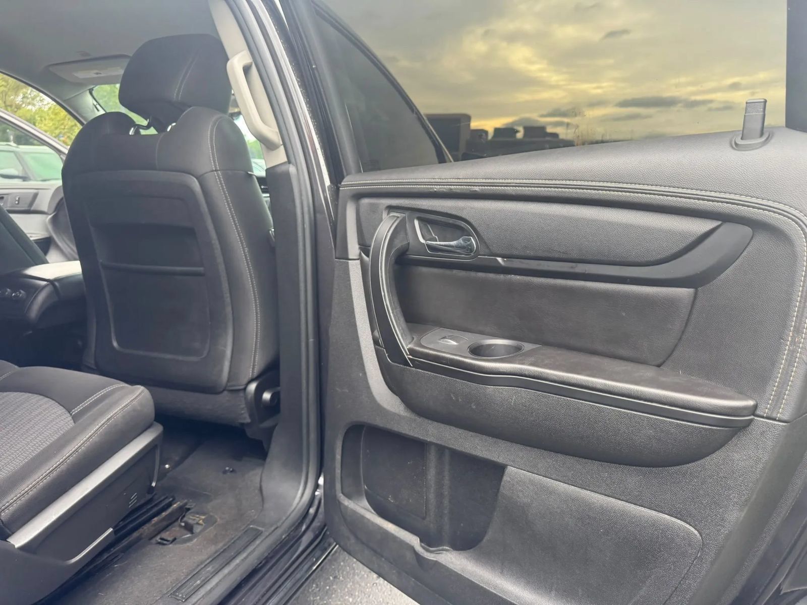 Used 2017 Chevrolet Traverse LT FWD image 13
