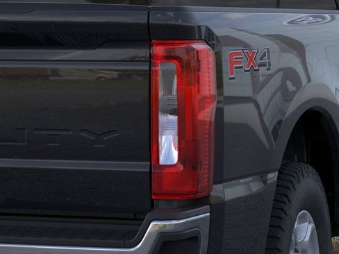 New 2026 Ford F250 XLT w/ FX4 Off-Road Package AWD/4WD image 23