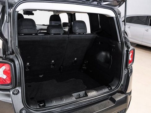 Used 2018 Jeep Renegade Latitude image 56