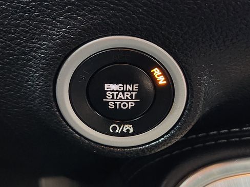 Used 2016 Dodge Challenger SXT RWD image 21