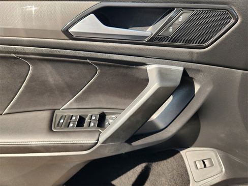 Used 2024 Volkswagen Tiguan SE image 24