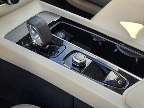 Used 2023 Volvo XC90 B6 Plus w/ Protection Package Premier image 27