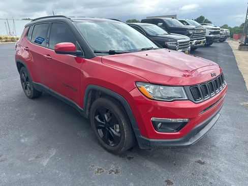 Used 2021 Jeep Compass Latitude FWD image 2