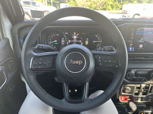 Used 2024 Jeep Wrangler Unlimited Rubicon 4xe AWD/4WD image 10