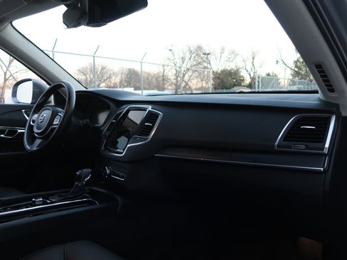 Used 2020 Volvo XC90 T5 Momentum image 26