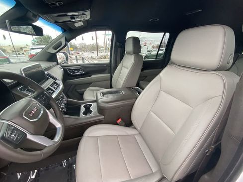 Used 2023 GMC Yukon XL SLT image 11