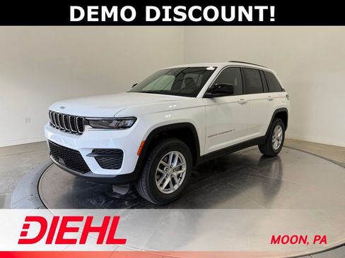 New 2025 Jeep Grand Cherokee Laredo X w/ Luxury Tech Group I AWD/4WD image 3