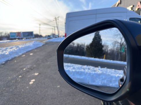 Used 2025 Toyota Crown Signia Limited image 11