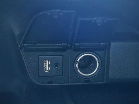 Used 2019 Toyota Camry SE w/ Carpet Mat Package image 63