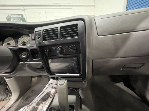 Used 2003 Toyota Tacoma 4x4 Xtracab V6 image 13