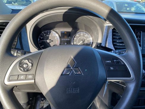 Used 2018 Mitsubishi Outlander ES image 12