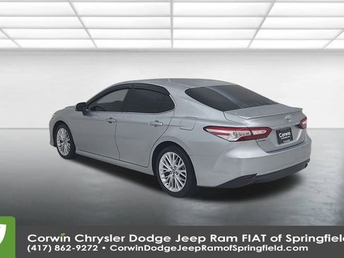 Used 2018 Toyota Camry XLE image 11