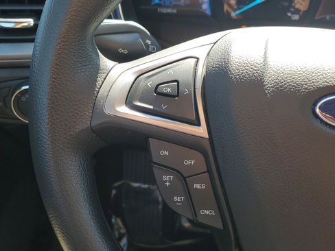 Used 2017 Ford Fusion SE image 26