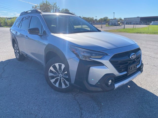 Used 2023 Subaru Outback Limited AWD/4WD image 11