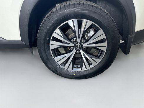 Used 2023 Nissan Rogue SV image 11