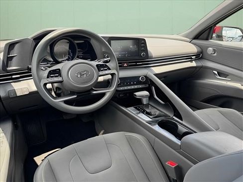 Used 2022 Hyundai Elantra Blue FWD image 11