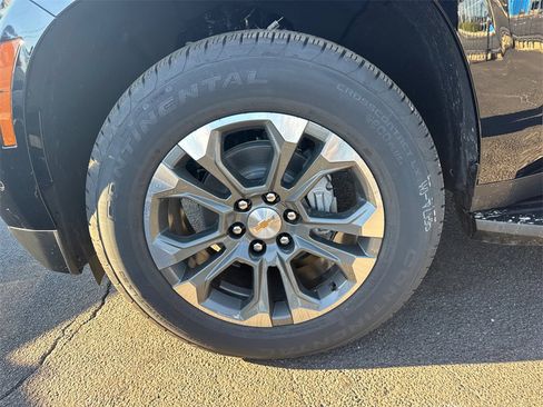 New 2026 Chevrolet Suburban LT w/ Comfort Package image 12