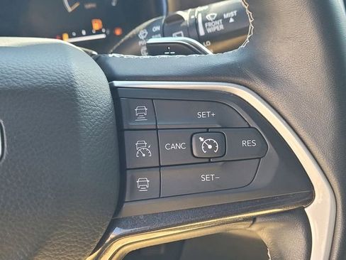 Used 2022 Jeep Grand Cherokee L Laredo AWD/4WD image 17