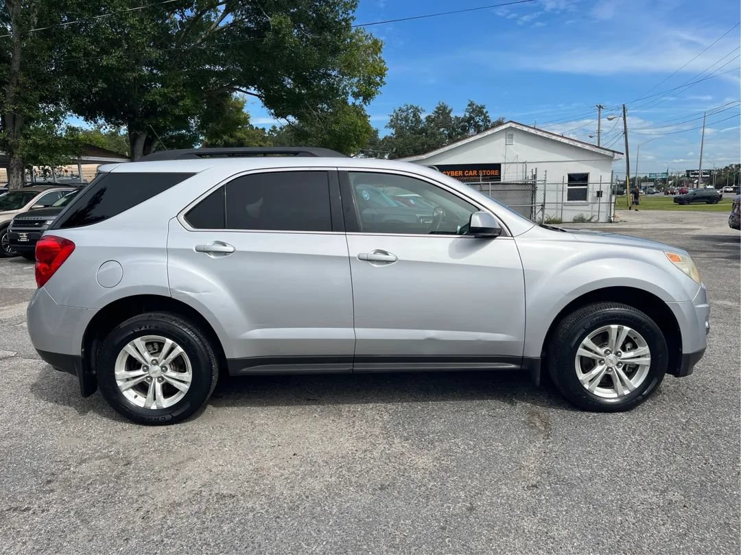 Used 2010 Chevrolet Equinox LT w/ Cargo Management Package FWD image 4