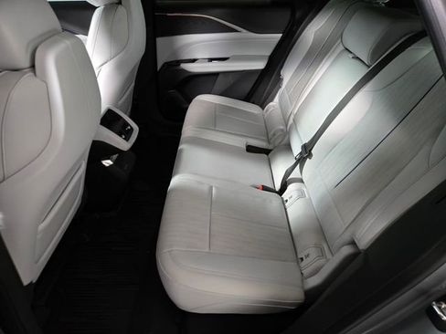 Used 2024 Cadillac Lyriq Luxury image 15