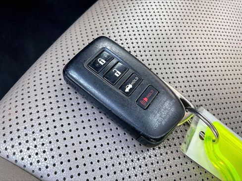 Used 2018 Lexus IS 300 w/ Comfort Package RWD image 11