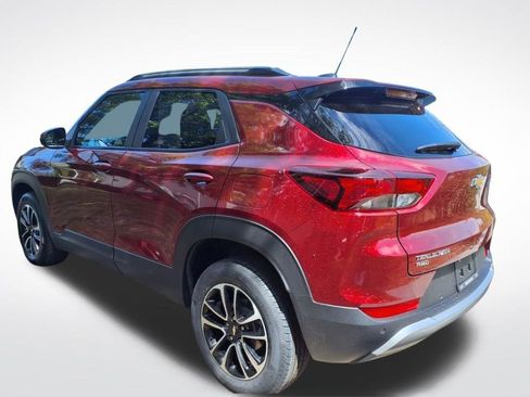 Used 2025 Chevrolet TrailBlazer LT w/ Driver Confidence Package image 5