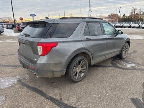 Used 2023 Ford Explorer XLT w/ Equipment Group 202A image 8