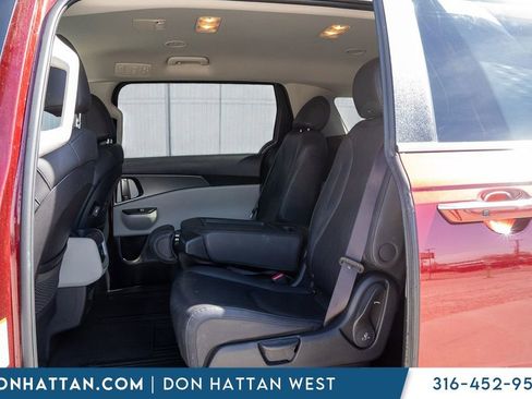 Used 2024 Kia Carnival LX image 21