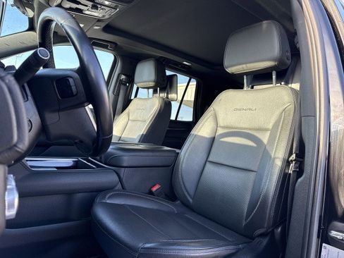 Certified 2023 GMC Yukon Denali w/ Advanced Technology Package image 13