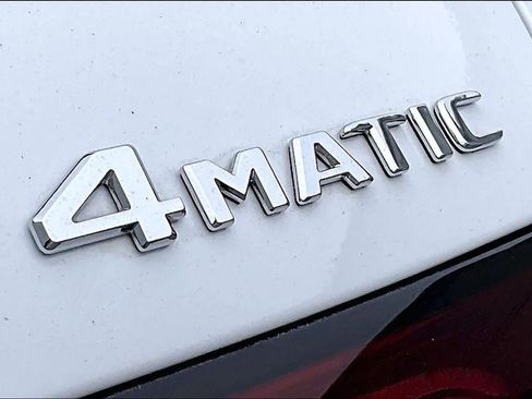 Used 2025 Mercedes-Benz GLC 350e 4MATIC image 9