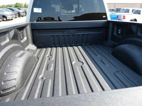 New 2026 Ford F250 Lariat w/ Black Appearance Package AWD/4WD image 7