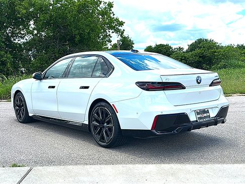 New 2024 BMW i7 xDrive60 w/ Executive Package AWD/4WD image 6