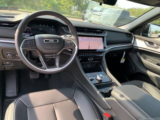 New 2027 Jeep Grand Cherokee Limited w/ Limited Altitude Package AWD/4WD image 13