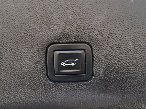 Used 2019 Chevrolet Traverse RS w/ LPO, Cargo Package image 11