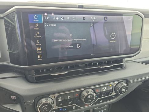 Used 2025 Jeep Wrangler Unlimited Sahara AWD/4WD image 22