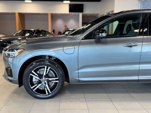 Used 2020 Volvo XC60 T8 R-Design image 8