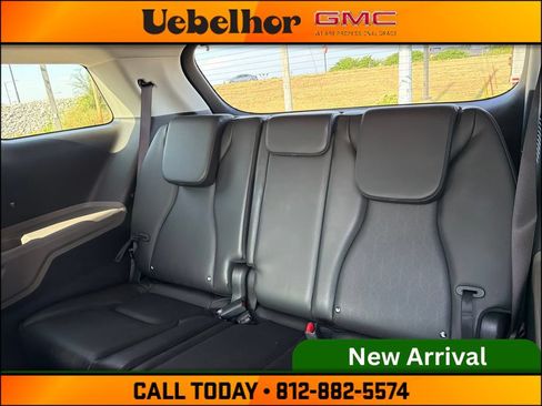Used 2025 Kia Carnival FWD image 18