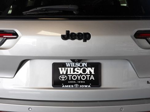 Used 2025 Jeep Grand Cherokee L Limited w/ Luxury Tech Group II AWD/4WD image 6