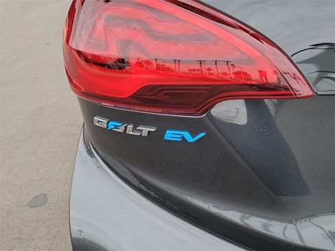 Used 2020 Chevrolet Bolt LT image 19