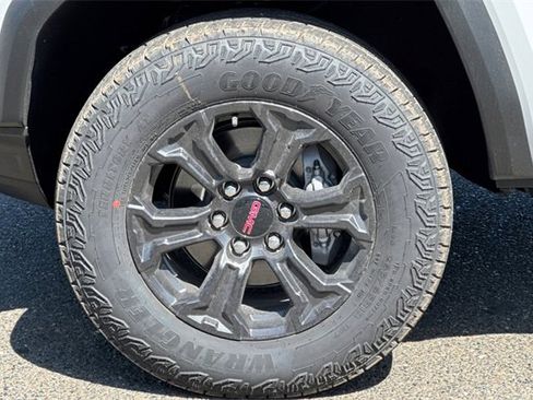 New 2025 GMC Canyon Elevation w/ Convenience Package image 31