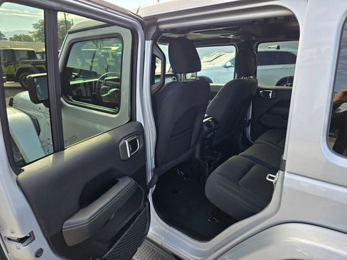 Used 2023 Jeep Wrangler Sahara w/ Cold Weather Group image 15