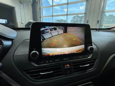 Used 2019 Nissan Altima 2.5 S FWD image 17