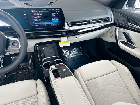 New 2026 BMW X2 xDrive28i w/ Technology Package AWD/4WD image 17