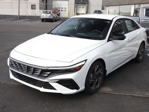 New 2025 Hyundai Elantra Sport image 10