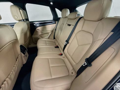 Certified 2023 Porsche Macan AWD/4WD image 25