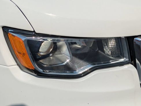 Used 2019 Jeep Grand Cherokee Limited AWD/4WD image 4