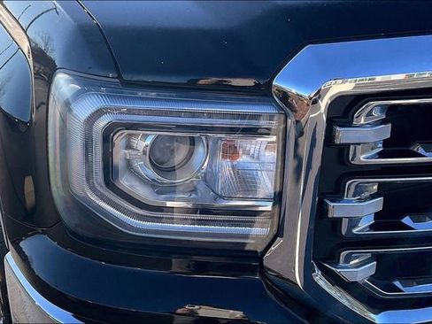 Used 2018 GMC Sierra 1500 SLT w/ SLT Premium Package image 28