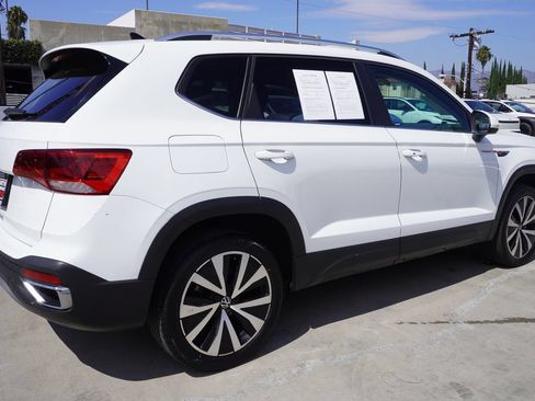 Used 2022 Volkswagen Taos SE FWD image 7