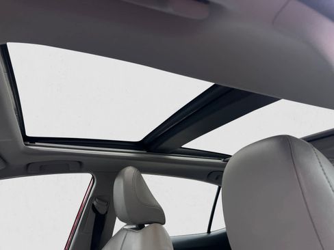 Used 2019 Toyota Camry XSE image 18