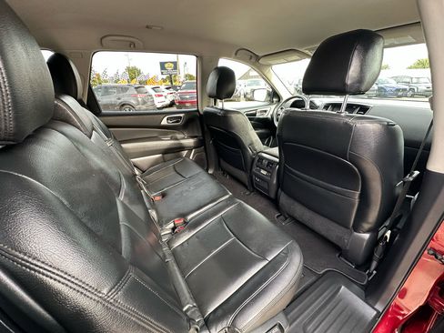 Used 2019 Nissan Pathfinder SV image 15